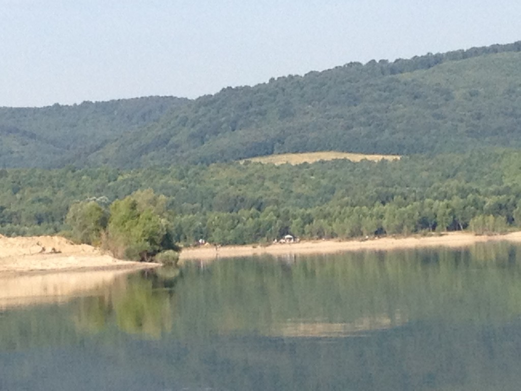 Der See ist friedlich und ruhig, der See.......