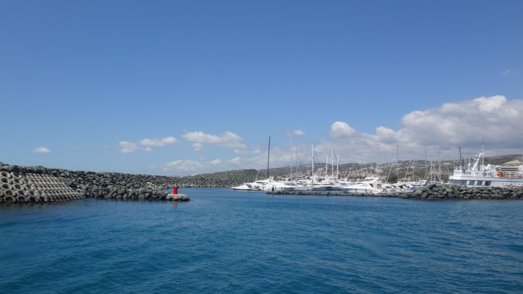 Einfahrt in die Marina St. Raphael